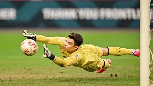 Kiper Timnas Indonesia, sekaligus Bali United Nadeo Argawinata. (ISTIMEWA)