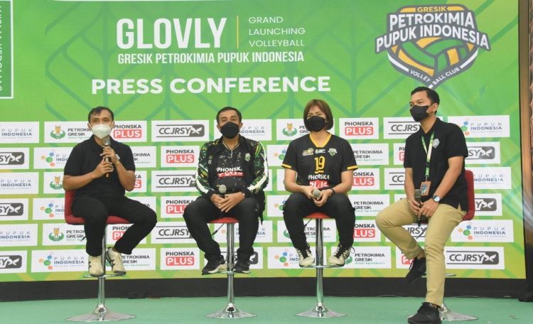 Suasana jumpa pers launching tim bola voli putri Gresik Petrokimia pada 30 Desember 2021