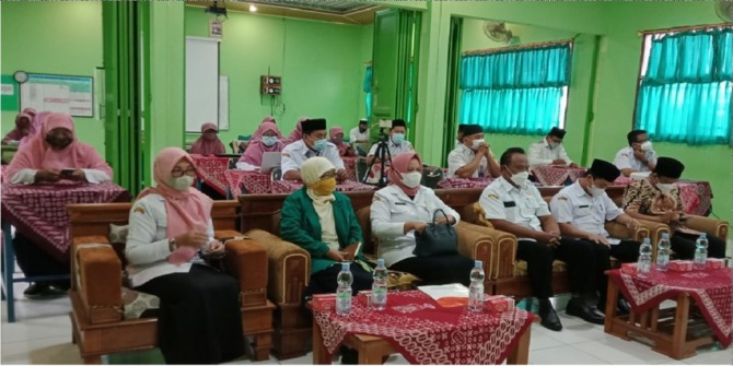 Pengukuhan Kelas Digital SMP IT Al-Huda Wonogiri oleh Kepala Dinas Pendidikan dan Kebudayaan Wonogiri Yuli Bangun Nursanti, Rabu (29/12/2021)