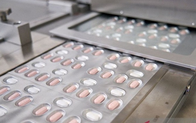 Paxlovid, pil penyakit Covid-19 Pfizer diproduksi di Ascoli, Italia, dalam foto selebaran tak bertanggal yang diperoleh tahun lalu. (ANTARA/REUTERS)
