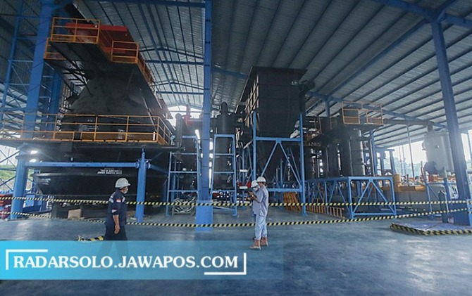 HASILKAN ENERGI LISTRIK: Persiapan produksi listrik di PLTSa Putri Cempo terus disempurnakan agar April bisa beroperasi. (M. IHSAN/RADAR SOLO)