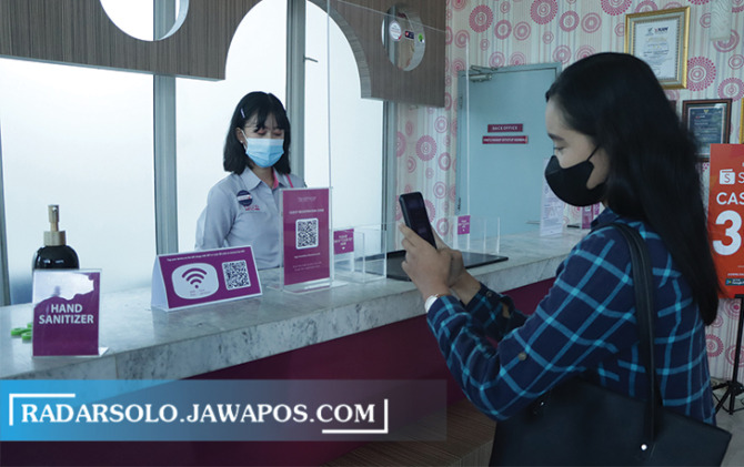 PROKES KETAT: Pelayanan hotel di Kota Bengawan selalu mematuhi protokol kesehatan cegah penularan Corona. (M. IHSAN/RADAR SOLO)