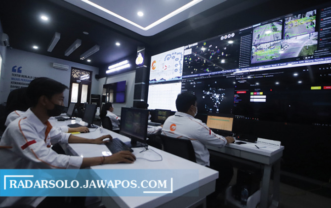 INOVASI LAYANAN: Traffic Management Center (TMC) Polresta Surakarta akan menjadi pusat layanan untuk hadirkan Solo Smart City berkolaborasi dengan Pemkot Surakarta. (M. IHSAN/RADAR SOLO)