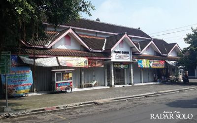 LENGANG: Kondisi perekonomian Pasar Gawok, Gatak lumpuh seiring penutupan pasar tersebut oleh pemkab. Pasar Gawok akan buka kembali 6 April mendatang. (IWAN KAWUL/RADAR SOLO)
