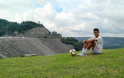 Gelandang sayap Persis Solo Hapidin usai menjalani latihan di Bendungan Cirata Bandung, kemarin.