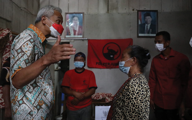 Gubernur Jateng Ganjar Pranowo mendatangi rumah Supali, warga Desa Bergas Kidul, Kabupaten Semarang yang mengirim video minta bantuan.