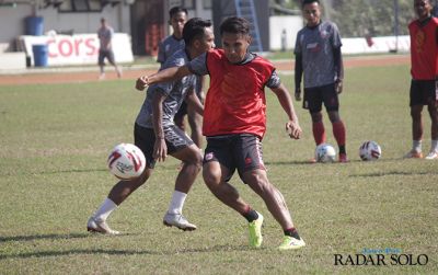 Dimas Galih saat masih berseragam Persis Solo musim lalu.