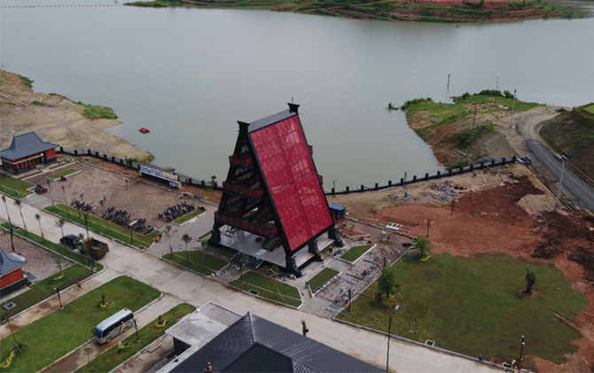 IKON BARU: Menara pandang di area Bendungan Pidekso bisa dinaiki pengunjung untuk menikmati panorama alam sekitarnya. (ISTIMEWA)