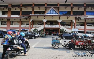 Kondisi Pasar Klewer setelah sekitar sembilan hari penetapan KLB korona, kemarin (21/3).