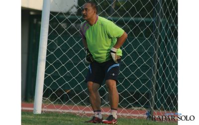 Mantan kiper Persis tahun 1990an, Ratmoko. (NIKKO AUGLANDY/RADAR SOLO)