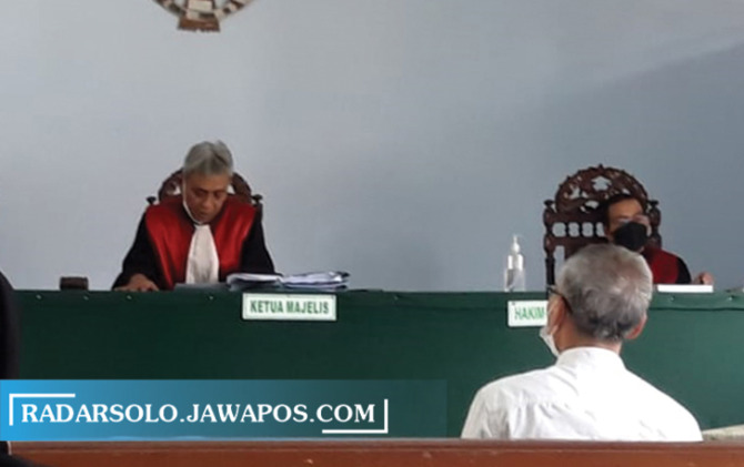 JADI PERHATIAN: Sidang putusan gugatan anak ke ibu dalam perkara hibah tanah digelar di Pengadilan Negeri Boyolali, Rabu (5/1). (RAGIL LISTIYO/RADAR SOLO)