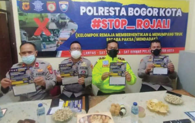 Jajaran Polresta Bogor Kota berupaya mencegah aksi remaja Rojali berkolaborasi dengan kasat sabhara, kasat binmas, dan para kapolsek. (JPG)