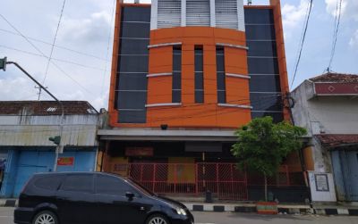 Toserba Luwes Wonogiri di Jalan Raya Wonogiri No. 203, Giritirto, ditutup mulai Jumat (27/3).