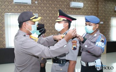 Proses serah terima jabatan wakapolres Karanganyar (RUDI HARTONO/RADAR SOLO)