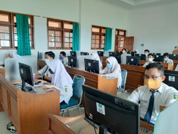 LEBIH FLEKSIBEL: Bimbingan teknis BOS oleh Disdik Kota Surakarta belum lama ini. (SPETIAN REFVINDA/RADAR SOLO)