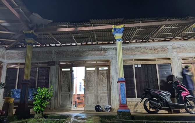 Suasana kediaman Nanik Haryani, korban dugaan penganiayaan oknum bank plecit. (IWAN ADI L/RADAR SOLO)