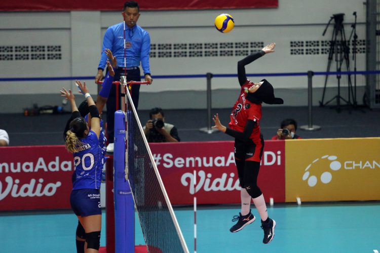 Pemain Jakarta Pertamina Fastron Megawati Hangestri Pertiwi (kanan) masuk dalam radar PP PBVSI jelang seleksi skuad SEA Games 2022 Hanoi. (SALMAN TOYIBI/JAWA POS )