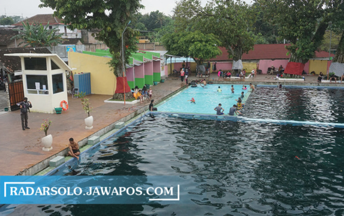 RAMAI: Wajah baru Umbul Jolotundo di Desa Jambeyan, Kecamatan Karanganom usai direhab. (ANGGA PURENDA/RADAR SOLO)