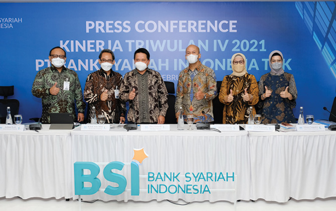 Bank Syariah Indonesia (BSI) dalam press conference virtual, Rabu (2/2). Di tahun pertama sejak merger pada Februari 2021, BSI mencatat pertumbuhan positif.