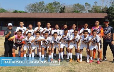POTENSIAL: Skuad sepak bola KKO SMPN 1 Surakarta, tahun lalu sukses jadi juara Piala Menpora Nasional U-14. (NIKKO AUGLANDY/RADAR SOLO)