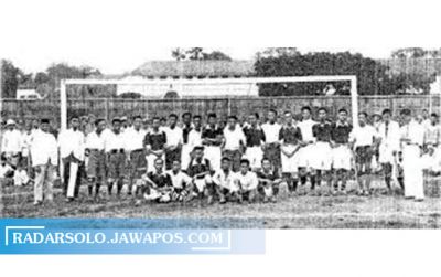 Bond Jakarta dan Solo bertanding di Jogja, 19 April 1930, usai peresmian PSSI (DOK.SEPAKRAGAMATARAM.WORDPRESS.COM)