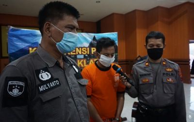 Pelaku Wahyu yang mengantarkan sabu dan inex pesanan temannya yang ada di dalam Lapas IIB Klaten. (ANGGA PURENDA/RADAR SOLO)