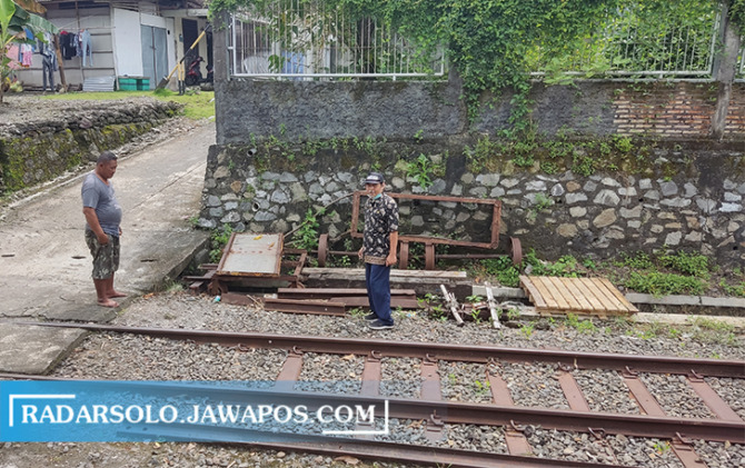 KALI PERTAMA: Lokasi percobaan pencurian rel di Kelurahan Wonokarto RT 05 RW 01, Kecamatan Wonogiri Kota, Kamis (10/2). (IWAN ADI LUHUNG/RADAR SOLO)