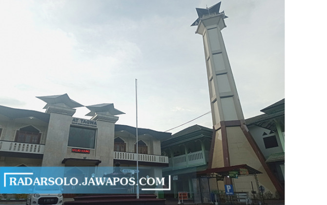 DILENGKAPI MENARA: Masjid Agung At Taqwa Wonogiri yang menjadi salah satu pusat syiar Islam di Kota Sukses. (IWAN ADI LUHUNG/RADAR SOLO)