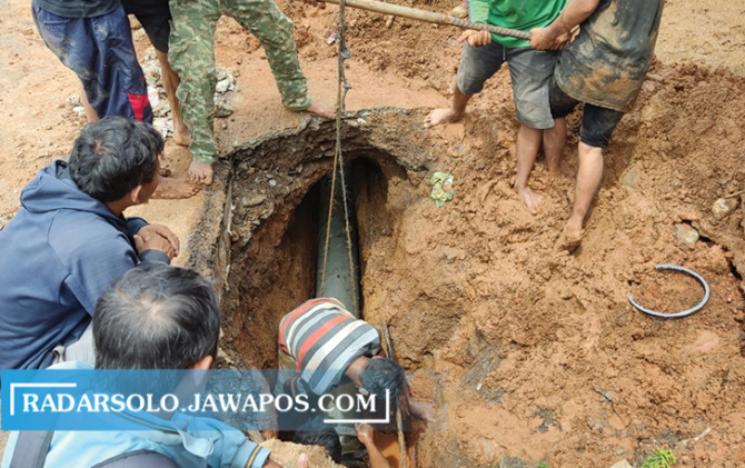 Perbaikan pipa berukuran 12