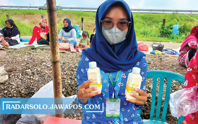HASIL INOVASI: Produk yogurt dari peternak sapi di Boyolali. (RAGIL L/RADAR SOLO)
