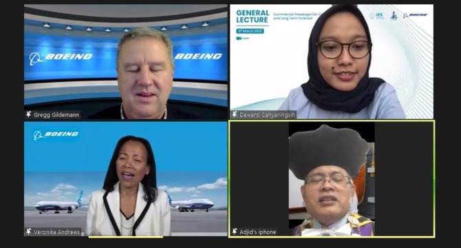 VIRTUAL: Kuliah tamu di UNS yang menghadirkan pembicara dari Boeing, Selasa (8/3). (SEPTIAN REFVINDA/RADAR SOLO)