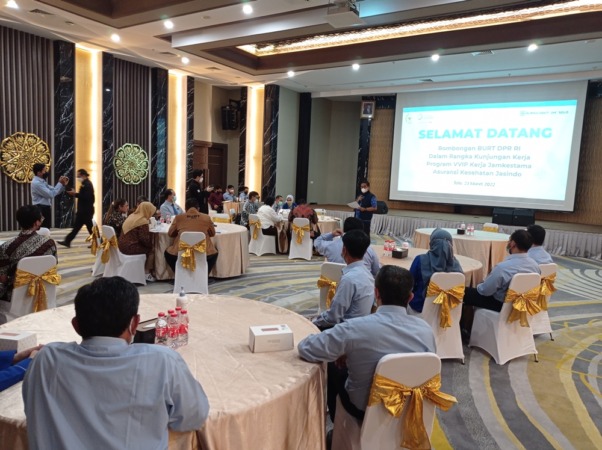 CEK FASILITAS: Kunjungan kerja Badan Urusan Rumah Tangga DPR RI di RS JIH Solo, kemarin (23/3). (SEPTINA FADIA PUTRI/RADAR SOLO)