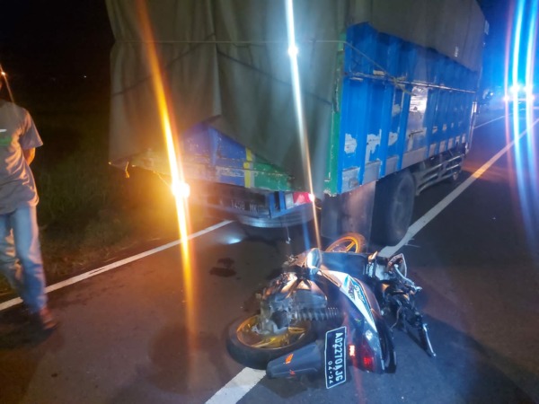 OLAH TKP: Lokasi kecelakaan di Jalan Raya Wonogiri - Selogiri, Minggu (27/3) malam. (ISTIMEWA)