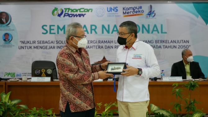 SUMBANG IDE: Seminar nasional bertema nuklir di UNS, kemarin. (ISTIMEWA)