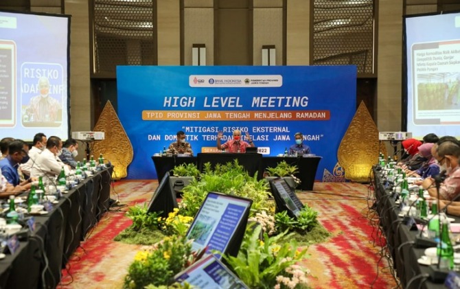 Gubernur Jateng Ganjar Pranowo usai menggelar rapat High Level Meeting TPID Provinsi Jawa Tengah Menjelang Ramadan, Selasa (22/3).