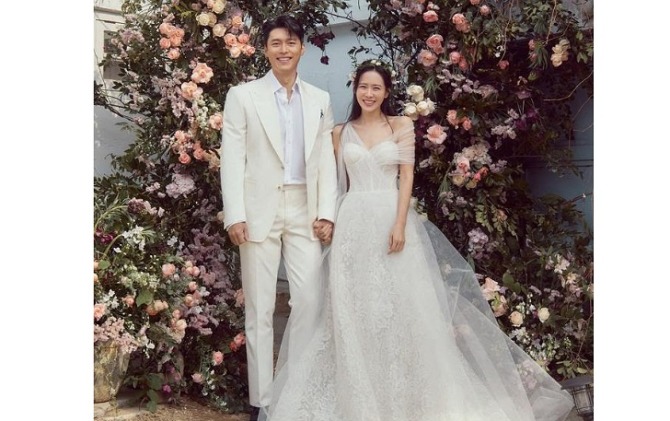 Foto pasangan Hyun Bin dan Son Ye-jin saat menikah. (Soompi)