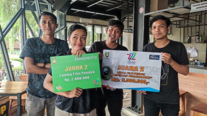 BERPRESTASI: Mahasiswa Prodi FTV FSRD ISI Surakarta juara kedua Lomba Film Pendek. (ISTIMEWA)