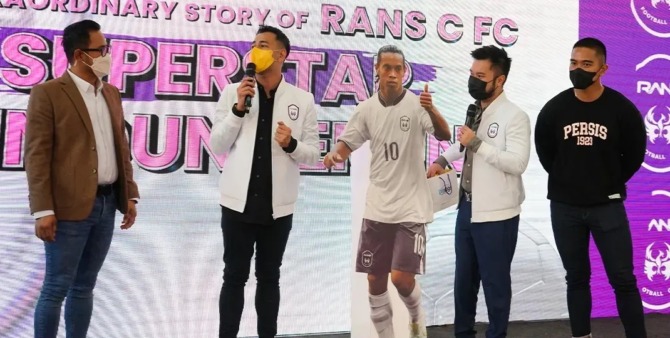peresmian Ronaldinho jadi bagian dari RANS Cilegon FC musim ini. (DOK. RANS CILEGON FC)