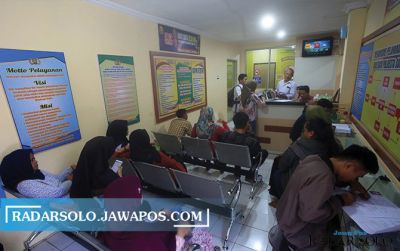 Calon peserta CPNS berburu SKCK pada Februari lalu. Kini, pemohon harus mematuhi protokol kesehatan pencegahan Covid-19.