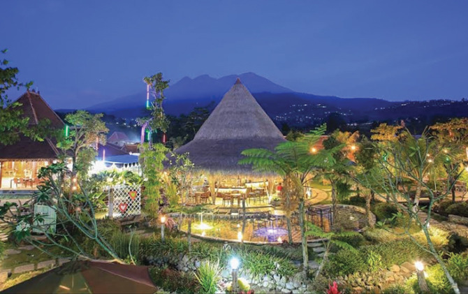 Suasana Bali Ndeso di malam hari. (ISTIMEWA)