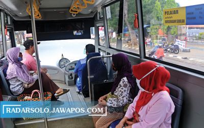 AKANKAH BERBAYAR?: Pemkot Surakarta mulai ancang-ancang menerapkan sistem berbayar bagi penumpang BST dan feeder. (DAMIANUS BRAM/DOK.RADAR SOLO)
