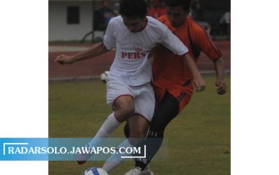 Persika Karanganyar saat diajak uji coba dengan Persis Solo, 2009 silam. (RADAR SOLO PHOTO)
