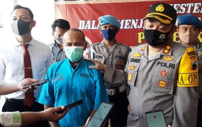 Kapolres Karanganyar AKBP Leganek Mawardi melakukan gelar perkara kasus pencabulan guru olahraga terhadap muridnya. (RUDI HARTONO/RADAR SOLO)