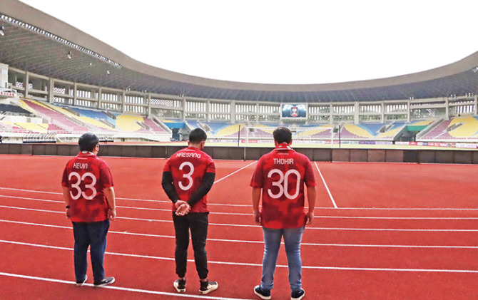 SOLID: Dari kiri Kevin Nugroho, Kaesang Pangarep, dan Eric Thohir saat pengumuman akuisisi saham mayoritas PT PSS di Stadion Manahan, 20 Maret 2021 silam. (PERSIS OFFICIAL)