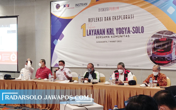 PAKAR BICARA: Diskusi publik Refleksi dan Eksplorasi 1 Tahun Layanan KRL Solo-Jogja, Senin (7/3). (SEPTINA FADIA PUTRI/RADAR SOLO)