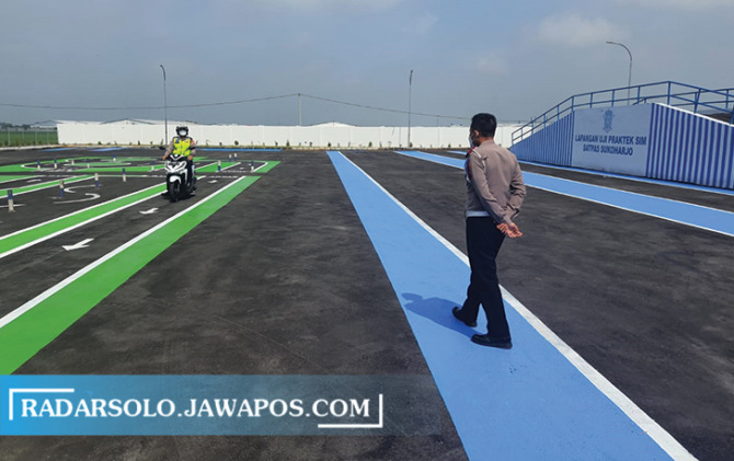 MULAI DIFUNGSIKAN: Tempat ujian praktik SIM di belakang Gedung Satpas SIM Kelurahan Mandan, Kecamatan Sukoharjo. (IWAN KAWUL/RADAR SOLO)