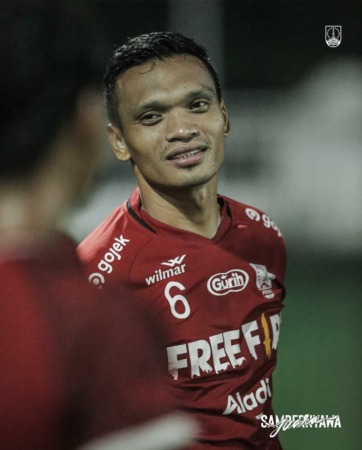 PULANG: Ferdinand Sinaga berlatih bersama Persis Solo. (ISTIMEWA)