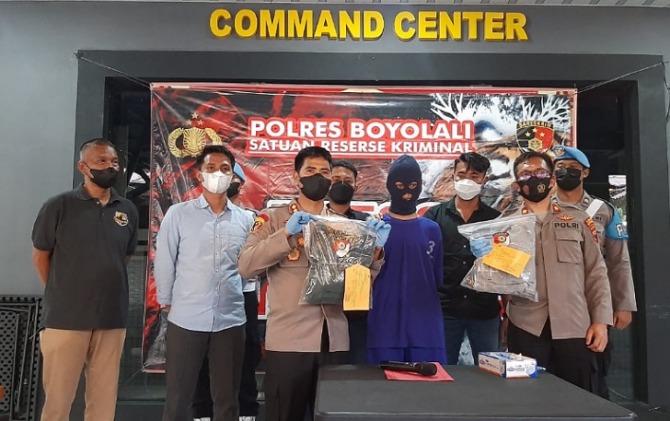 Kapolres Boyolali AKBP Asep Mauludin saat rilis kasus klitih, Rabu (6/4). (RAGIL L/RADAR SOLO)