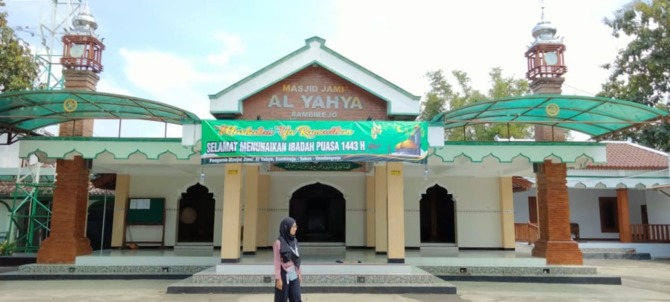 BERSIH: Masjid Jami’ Al Yahya di Gondangrejo, Karanganyar, kemarin (14/4). (ALIFIA HAPSARI/RADAR SOLO)