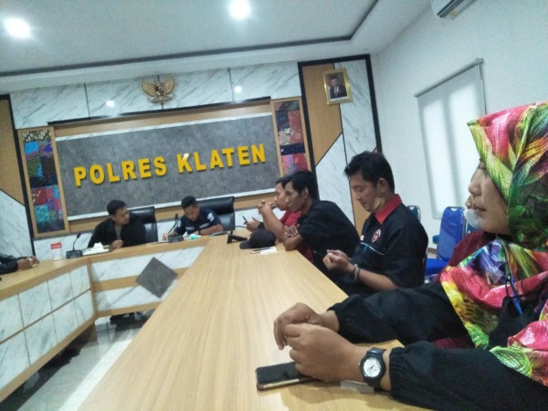 HARUS DIAWASI: Sejumlah admin media sosial di Klaten dibina Polres Klaten, Senin (11/4). (DOKUMENTASI POLRES KLATEN FOR RADAR SOLO)